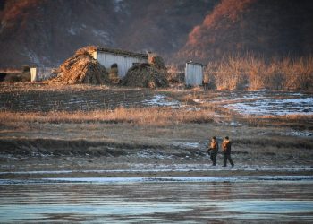 cum-este-sarbatorit-craciunul-intr-o-tara-in-care-este-interzis.-impodobirea-bradului,-pedepsita-cu-inchisoarea