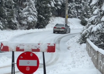 video-soferi-surprinsi-circuland-pe-transfagarasan,-pe-un-sector-de-drum-inchis-politia-din-arges-face-verificari-–-hotnews.ro