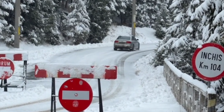 video-soferi-surprinsi-circuland-pe-transfagarasan,-pe-un-sector-de-drum-inchis-politia-din-arges-face-verificari-–-hotnews.ro