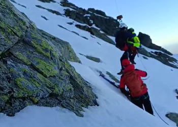 22-de-oameni,-salvati-din-munti-in-ziua-de-craciun-sapte-dintre-ei-au-ajuns-la-spital-–-hotnews.ro