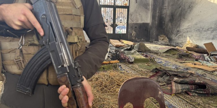 foto/video-explozie-intr-o-moschee-din-siria,-in-timpul-rugaciunilor-de-vineri-mai-multe-victime-–-hotnews.ro