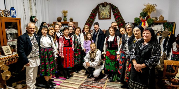 video-ce-sat-a-ales-nicusor-dan-ca-sa-l-viziteze-de-craciun-–-hotnews.ro