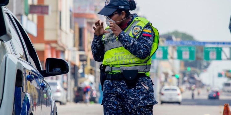 137-de-venezueleni-deportati-de-americani-in-el-salvador-cer-despagubiri-de-la-sua