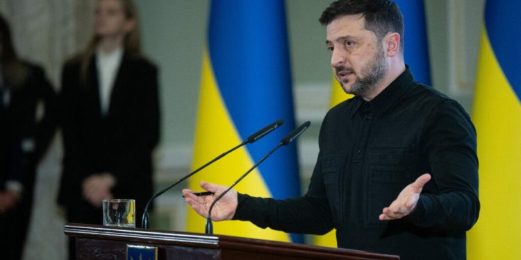 zelenski,-inaintea-intalnirii-cu-trump-in-florida:-exista-cu-siguranta-linii-rosii-pentru-poporul-ucrainean