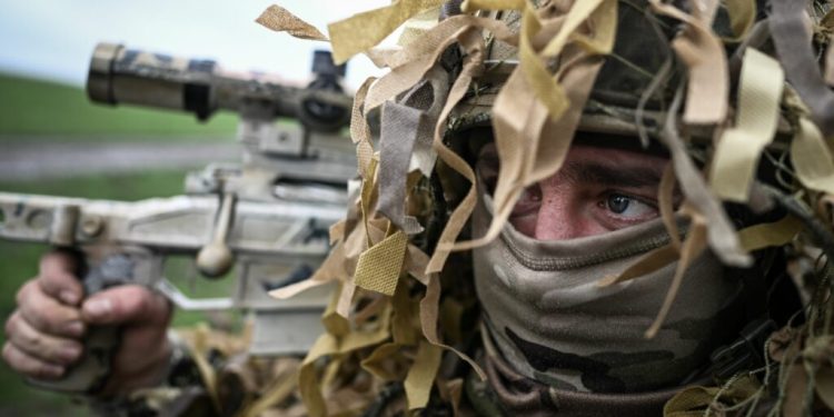 marea-britanie-anunta-un-program-militar-platit-de-un-an-in-randul-tinerilor.-programul,-in-vigoare-din-martie-2026