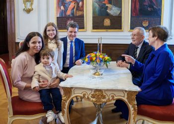 mirabela-gradinaru-povesteste-cum-s-a-schimbat-viata-copiilor-dupa-ce-a-devenit-nicusor-dan-presedinte-cel-mic-a-avut-un-soc-cand-l-am-dus-la-gradinita-in-prima-zi-–-hotnews.ro