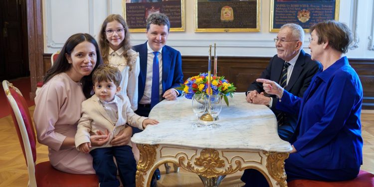 mirabela-gradinaru-povesteste-cum-s-a-schimbat-viata-copiilor-dupa-ce-a-devenit-nicusor-dan-presedinte-cel-mic-a-avut-un-soc-cand-l-am-dus-la-gradinita-in-prima-zi-–-hotnews.ro