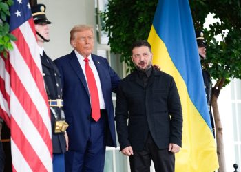 volodimir-zelenski,-imbracat-in-costum,-a-ajuns-la-mar-a-lago-si-a-fost-intampinat-de-donald-trump-/-declaratiile-celor-doi-lideri