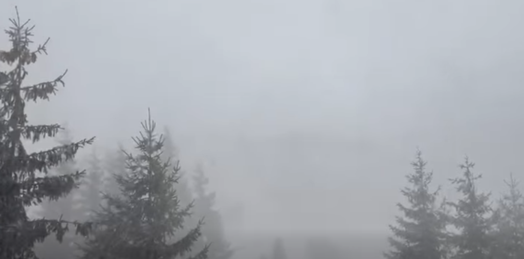 patru-turisti-din-republica-moldova,-blocati-in-refugiul-caltun-din-muntii-fagaras-salvamontistii-pot-interveni-abia-luni,-din-cauza-codului-rosu-de-vreme-extrema-–-hotnews.ro