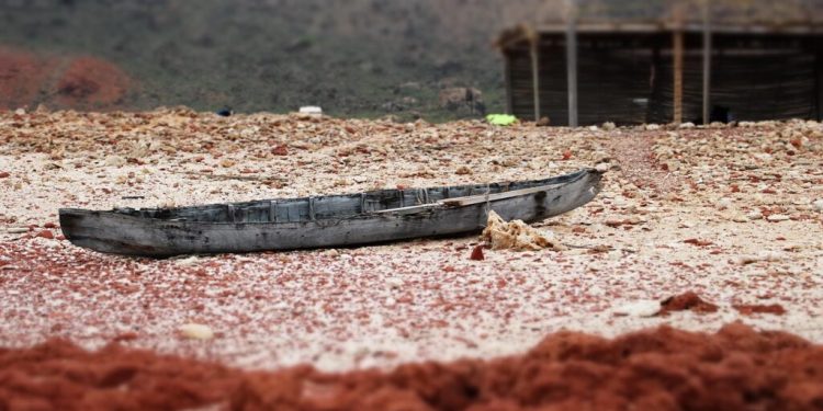 sute-de-turisti,-blocati-pe-o-insula-exotica-din-cauza-tensiunilor-politice
