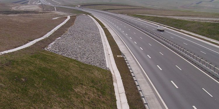 autostrada-care-leaga-romania-de-ungaria,-denumita-miracol-de-presa-maghiara:-s-a-intamplat-ceea-ce-era-asteptat-de-la-trianon-incoace