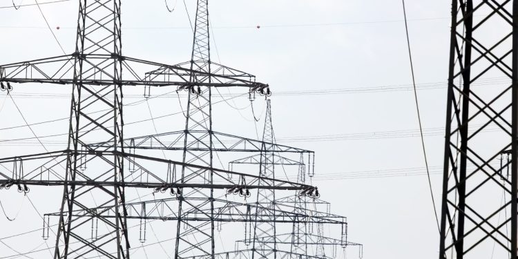 zeci-de-mii-de-consumatori-din-judetul-alba-sunt-in-continuare-fara-electricitate.-viscolul-a-provocat-avarii-semnificative