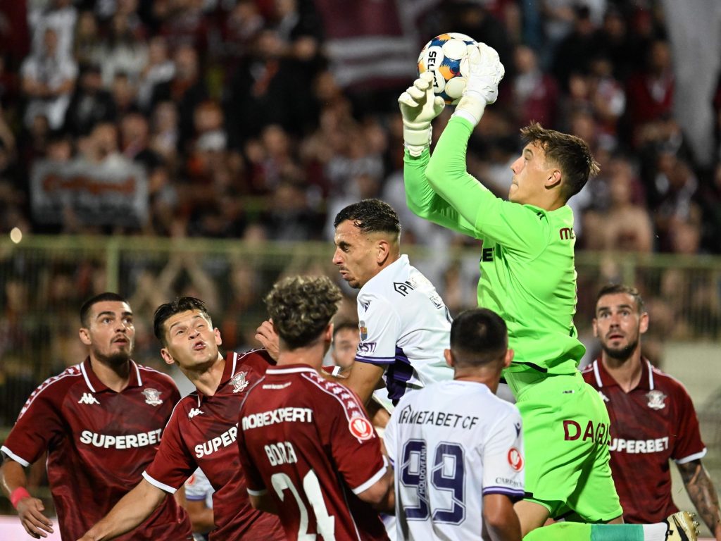 superliga:-rapid-renunta-la-portarul-austriac-imprumutat-din-italia-–-hotnews.ro