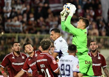 superliga:-rapid-renunta-la-portarul-austriac-imprumutat-din-italia-–-hotnews.ro