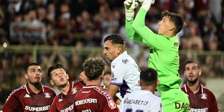 superliga:-rapid-renunta-la-portarul-austriac-imprumutat-din-italia-–-hotnews.ro
