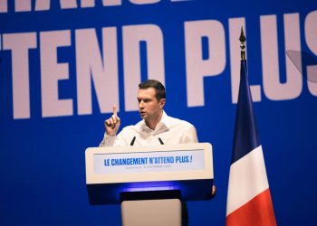 barbatul-care-l-a-lovit-cu-un-ou-in-cap-pe-jordan-bardella-a-fost-condamnat-la-sase-luni-de-inchisoare