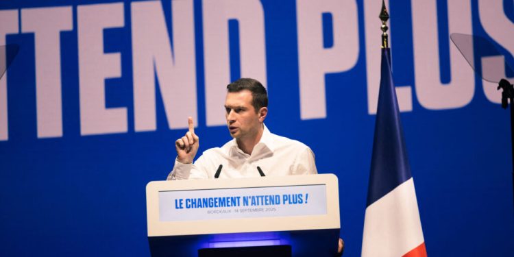 barbatul-care-l-a-lovit-cu-un-ou-in-cap-pe-jordan-bardella-a-fost-condamnat-la-sase-luni-de-inchisoare