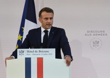 franta-este-in-pragul-alegerilor-anticipate:-guvernul-risca-sa-cada-/-ce-pregateste-emmanuel-macron-–-hotnews.ro