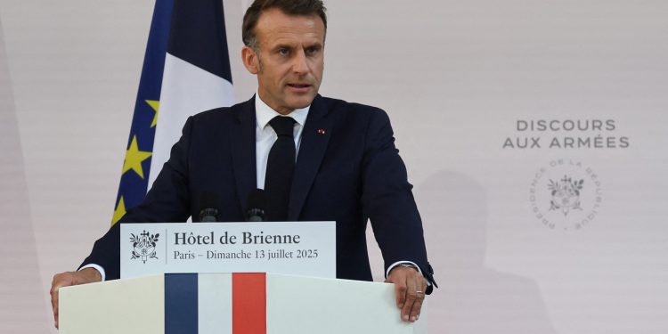 franta-este-in-pragul-alegerilor-anticipate:-guvernul-risca-sa-cada-/-ce-pregateste-emmanuel-macron-–-hotnews.ro