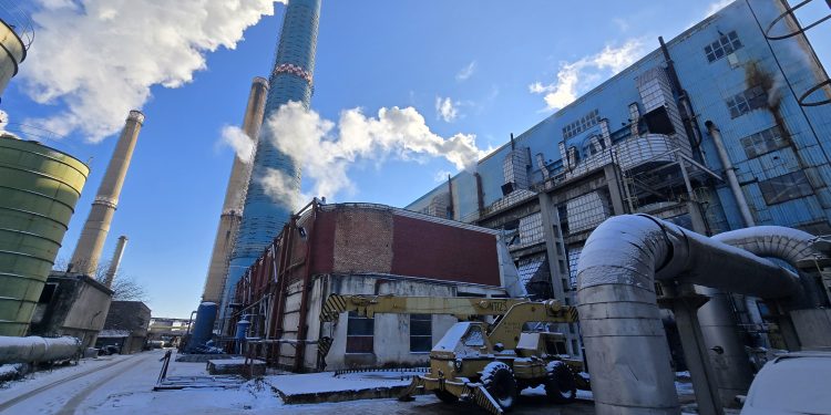 reportaj-cum-arata-cazanul-mare-cat-un-bloc,-care-a-lasat-mii-de-blocuri-din-bucuresti-fara-caldura-si-cine-sunt-doreii-–-hotnews.ro