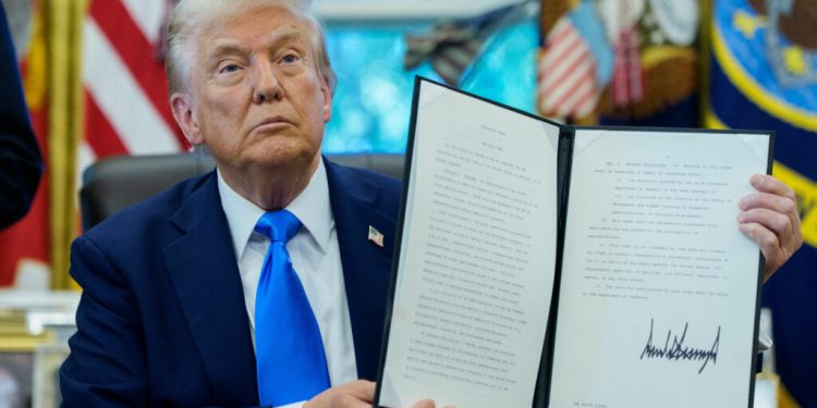 trump-a-semnat-un-ordin-executiv-ce-protejeaza-banii-proveniti-din-petrolul-venezuelean