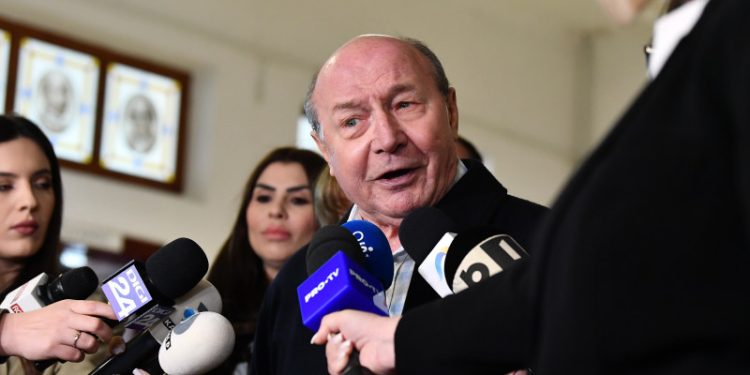 oriunde-se-misca-romanul,-il-izbeste-o-taxa-crescuta-s-a-gresit-foarte-mult-traian-basescu,-critici-la-guvernul-bolojan-–-hotnews.ro