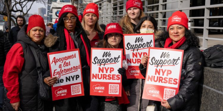 new-york-/-15.000-de-asistenti-medicali-ameninta-cu-o-greva-uriasa,-ce-ar-paraliza-spitalele