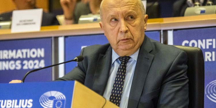 comisarul-apararii-indeamna-ue-sa-ia-in-calcul-crearea-unei-forte-militare-combinate-kubilius-vrea-un-consiliu-european-de-securitate-–-hotnews.ro