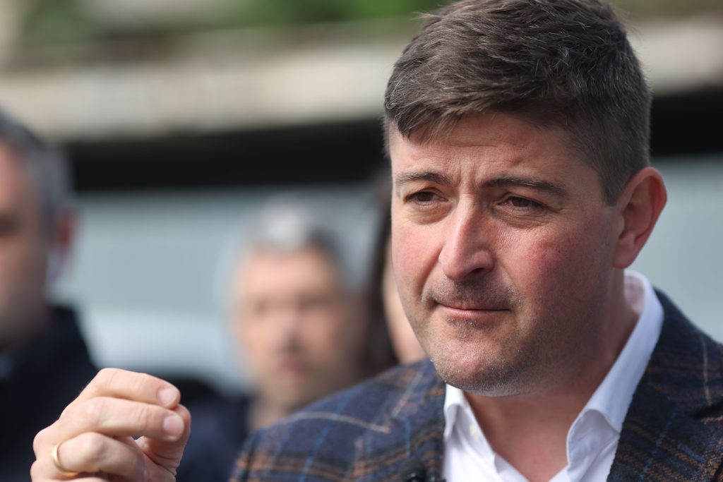 acuzatiile-de-plagiat-aduse-lui-radu-marinescu-deputat-usr:-cum-pot-sa-continui-ca-ministru-daca-ai-furat?-–-hotnews.ro