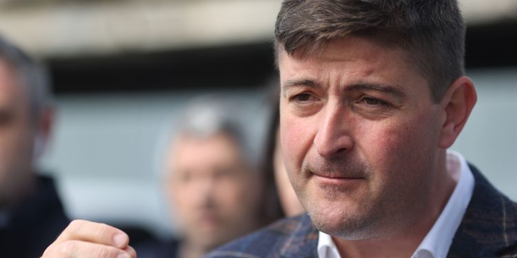 acuzatiile-de-plagiat-aduse-lui-radu-marinescu-deputat-usr:-cum-pot-sa-continui-ca-ministru-daca-ai-furat?-–-hotnews.ro