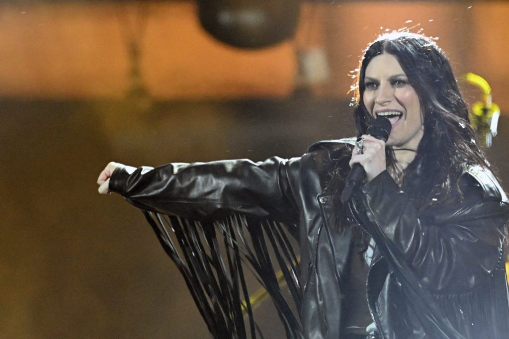 anuntul-serii-in-italia-o-cantareata-celebra-va-prezenta-festivalul-de-la-sanremo-alaturi-de-carlo-conti:-el-m-a-convins-–-hotnews.ro