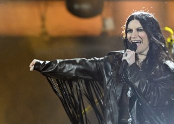 anuntul-serii-in-italia-o-cantareata-celebra-va-prezenta-festivalul-de-la-sanremo-alaturi-de-carlo-conti:-el-m-a-convins-–-hotnews.ro