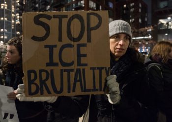 minnesota-va-da-in-judecata-guvernul-federal.-actiunea,-dupa-ce-o-femeie-a-fost-impuscata-mortal-de-un-agent-ice-in-minneapolis