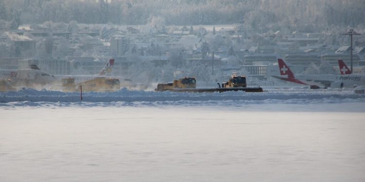 poleiul-si-zapada-au-inchis-mai-multe-aeroporturi-din-europa.-traficul-aerian-este-perturbat