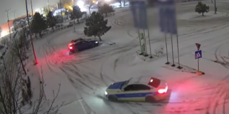 zeci-de-soferi-au-ramas-fara-permisul-de-conducere,-dupa-ce-au-facut-drifturi-in-parcarile-unor-mall-uri