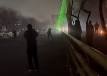 marturie-din-mijlocul-protestelor-sangeroase-de-pe-strazile-din-teheran:-atat-bogatii,-cat-si-saracii-sunt-flamanzi-si-furiosi-–-hotnews.ro