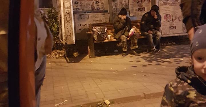 pe-gerul-de-noaptea-trecuta,-asistenta-sociala-a-mers-pe-strazile-din-bucuresti-ca-sa-stranga-oamenii-fara-adapost
