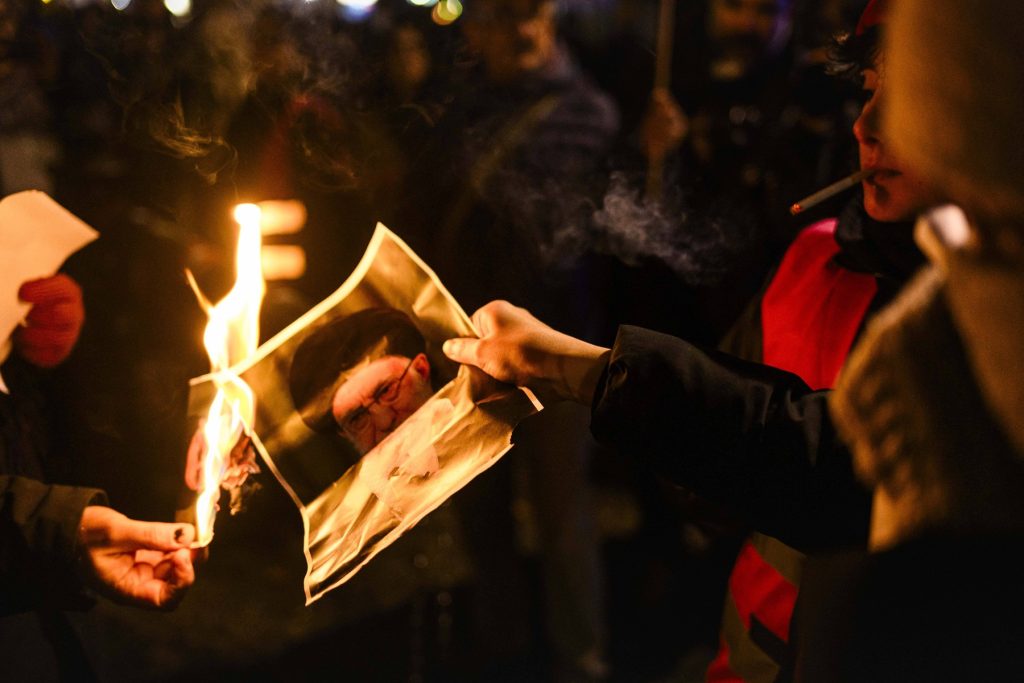 anuntul-noptii,-venit-de-la-varful-puterii-de-la-teheran,-a-fost-facut-chiar-la-televiziunea-preferata-a-lui-trump-–-hotnews.ro