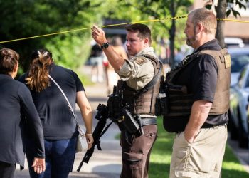 un-nou-atac-armat-in-minneapolis.-un-ofiter-federal-a-impuscat-un-barbat-in-picior