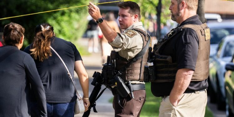 un-nou-atac-armat-in-minneapolis.-un-ofiter-federal-a-impuscat-un-barbat-in-picior