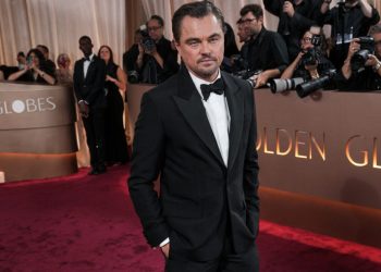 misterul-momentului-viral-cu-leonardo-dicaprio-la-golden-globe-a-fost-lamurit:-cine-era-vizat-de-glumele-actorului