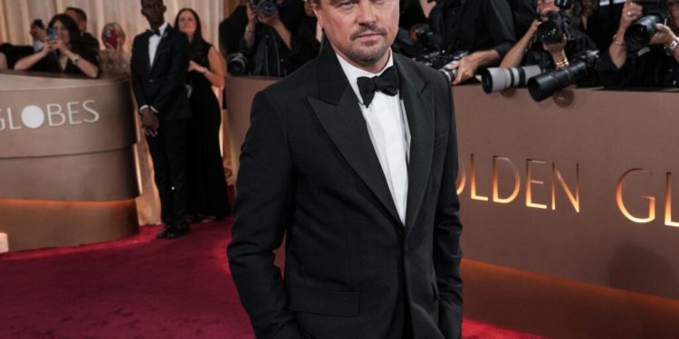 misterul-momentului-viral-cu-leonardo-dicaprio-la-golden-globe-a-fost-lamurit:-cine-era-vizat-de-glumele-actorului