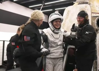 e-bine-sa-fim-acasa:-astronautii-care-si-au-intrerupt-misiunea-din-spatiu,-au-amerizat-cu-succes