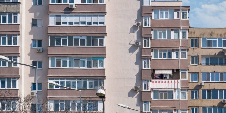 unde-se-gaseste-cea-mai-ieftina-garsoniera-din-romania,-in-ianuarie-2026.-desi-suprafata-este-de-doar-10-metri-patrati,-locuinta-are-baie-proprie