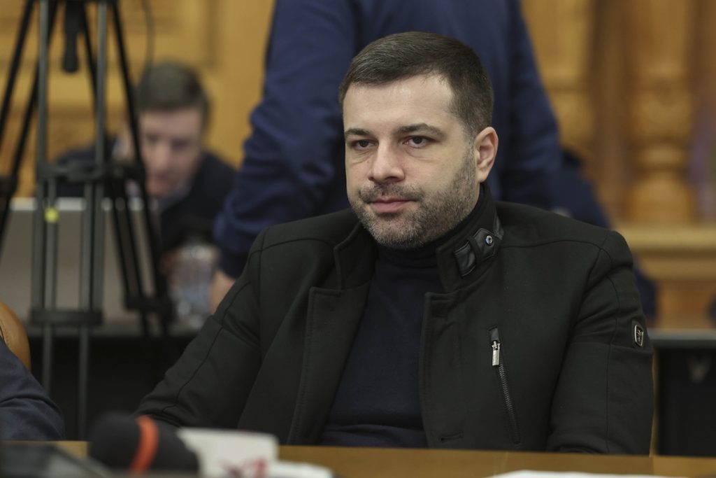 liderul-deputatilor-psd-spune-ca-pachetul-3-nu-trece-fara-masurile-social-democratilor-deficitul-nu-se-reduce-storcand-economia-–-hotnews.ro