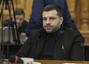 liderul-deputatilor-psd-spune-ca-pachetul-3-nu-trece-fara-masurile-social-democratilor-deficitul-nu-se-reduce-storcand-economia-–-hotnews.ro