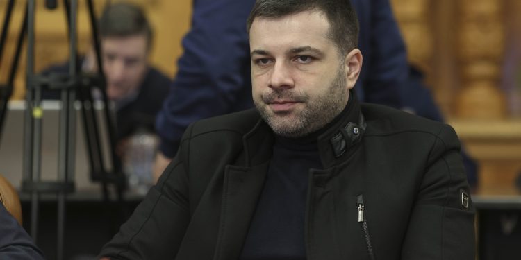 liderul-deputatilor-psd-spune-ca-pachetul-3-nu-trece-fara-masurile-social-democratilor-deficitul-nu-se-reduce-storcand-economia-–-hotnews.ro