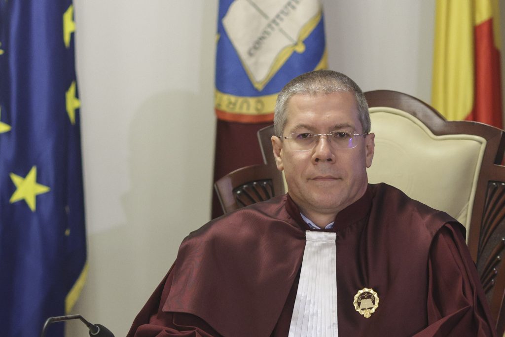 judecatorul-ccr-numit-de-catre-nicusor-dan-este-acuzat-de-incompatibilitate,-inainte-de-sedinta-cheie-pe-pensiile-magistratilor-o-avocata-aur-prezinta-documente-/-ce-spune-judecatorul-–-hotnews.ro