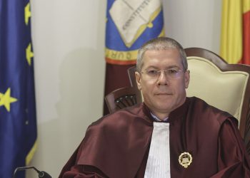 judecatorul-ccr-numit-de-catre-nicusor-dan-este-acuzat-de-incompatibilitate,-inainte-de-sedinta-cheie-pe-pensiile-magistratilor-o-avocata-aur-prezinta-documente-/-ce-spune-judecatorul-–-hotnews.ro