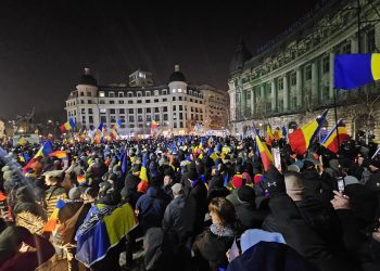 foto/video-protest-acum-in-bucuresti-impotriva-legii-antiromanesti-vexler,-organizat-de-claudiu-tarziu-si-sustinut-de-aur-s-a-scandat-inclusiv-calin-georgescu-presedinte-–-hotnews.ro